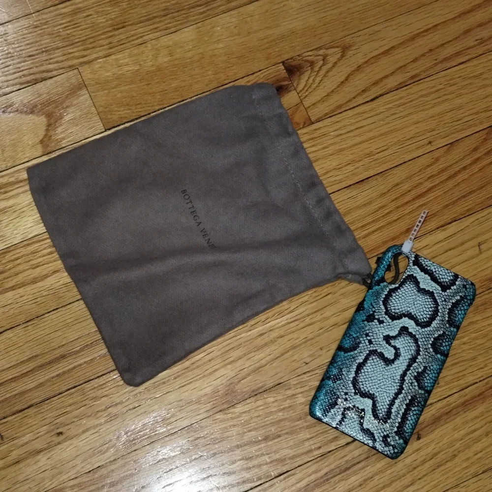 Bottega Veneta iPhone 10/XS Emb Snakeskin leather cover & Dust Cloth Nwot
